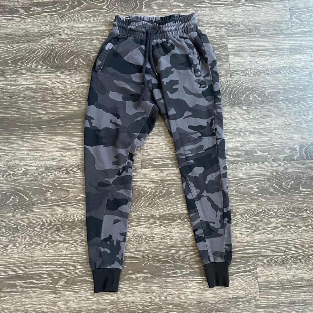 Better Bodies Joggers in Black and Gray Camo with Zippered Pockets